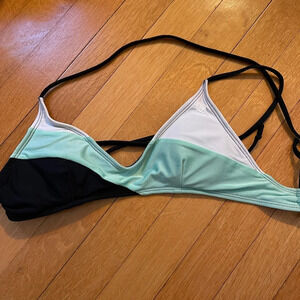 Excellent condition Kovey Bikni Top size medium